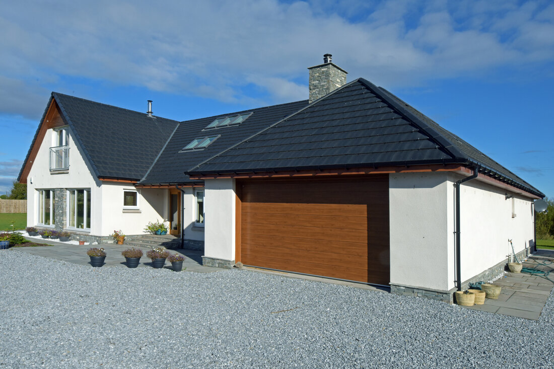 Applying roughcast to an exterior wall